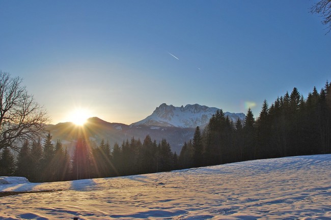 Traumhafte Winterlandschaft beim Sonnenuntergang