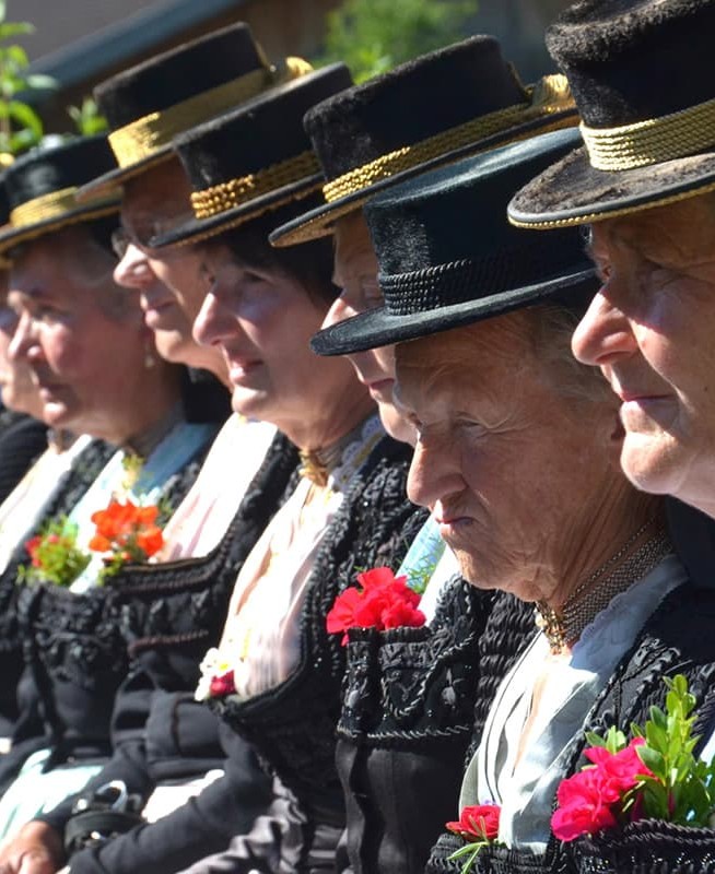 Trachtenfrauen von Pfarrwerfen