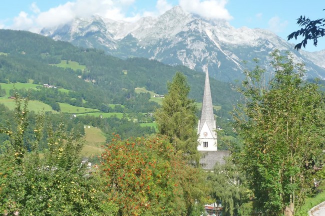 Pfarrkirche Pfarrwerfen im Herbst