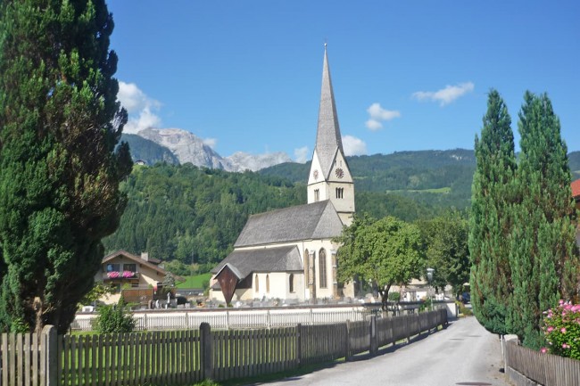 Pfarrkirche Pfarrwerfen im Sommer