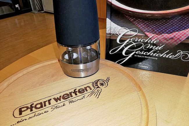 Jausenbrett, Gewürzmühle und Kochbuch - Ihre Mitbringsel aus Pfarrwerfen
