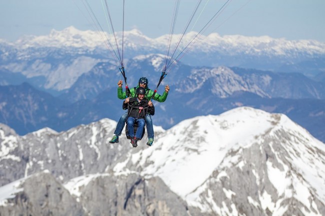 Tandem-Flug mit dem Paragleiter im Winter vom Bischling © Flugschule FlyTandem